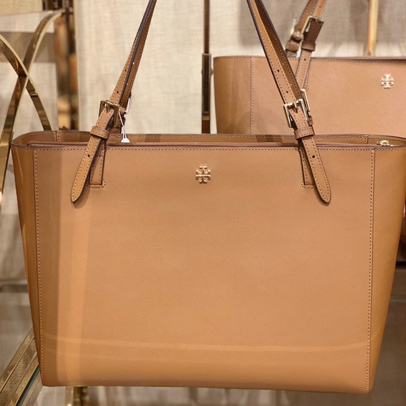 Tory Burch Handbags - Tory Burch Emerson Large Leather Buckle Tote